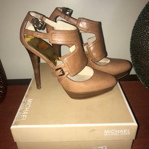 Tan Michael Kors Pumps